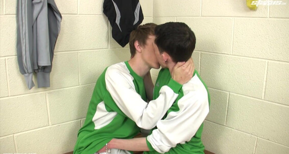 Cumshot, Bareback, Oral, College, Twinks, Anal Big Dicked Player Gives His Horny Dick-Hungry Teammate The Suck & Fuck Of His Life gay SiteRip