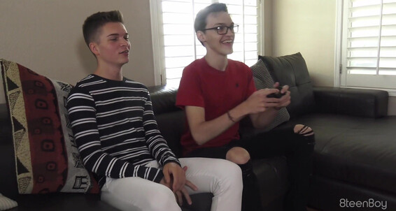 Big Dick, Twinks, Bareback, Kissing, Blowjob, Oral, Rimming, Cumshots, Masturbation Horny Gamers Helix Studios