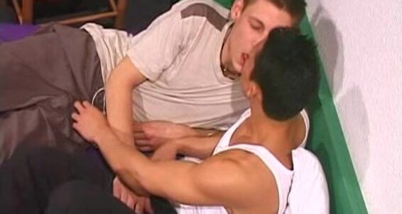 Oral Sex, Twinks, Anal Sex Jungs unter sich haben immer Spaß Tino Video / The French Connection