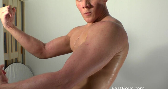 Muscle Flex Casting Paddy Neron