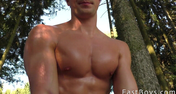 Muscle Worship Flexing John Tremont