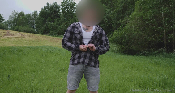 Worldstudz Beefy Cowboy Has A Wank In A Field And Cums