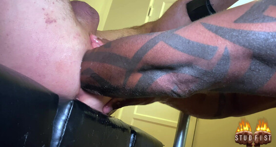 "John Thomas, Amerifist" Piercing, Fisting, Fetish, Poppers, Rosebud, Tattoos, Oral, Interracial Finish Him Gay SiteRip