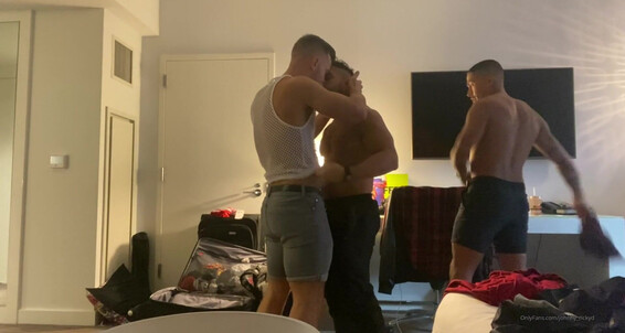 "Brock Banks, Johnny & Ricky Donovan (aka Deacon/SC" Kissing, Bareback, Uncut, Big Dicks, Masturbation, Interracial, Blowjob, Muscles, Anal Sex, Threesome Brock Banks, Johnny & Ricky Donovan. aka Deacon Gay SiteRip