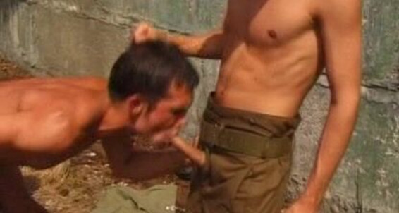 Bareback, Military, Facial Cumshots, Deep Throating, Amateurs Militaries In Chaleur Hongroise