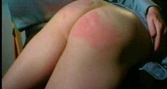 Spanking, Twinks Grey Shorts Sting Pictures
