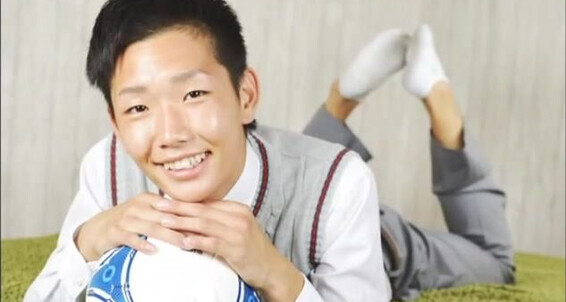 Watch as Asian teen jumps on toy, gets rimmed and takes it up the ass from a cumshot