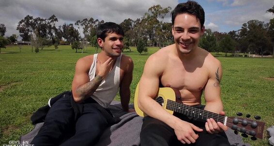 Ollie and Ty share a hot load in this raw and uncut siterip