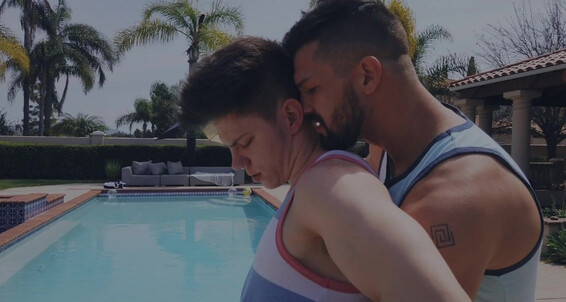 Brysen & Riley Bareback in wild anal sex at the park with big dick muscle man