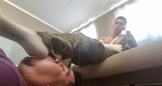 Uniform, Scally, Twink, Military, Socks, Domination, Foot Fetish, Rimming, Big Dick, Handjob, Young Men, Muscle, Cumshot, Feet, Uncut Could you give me a Hand trying to cheer up steve and his broken arm - solo version Gay SiteRip