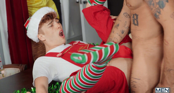 Sex Toys, Deepthroat, Cumshots, Piercings, Oral, Blowjob, Tattoos, Twink, Bareback, Anal Sex, Christmas Theme Breeding The Elf Gay SiteRip