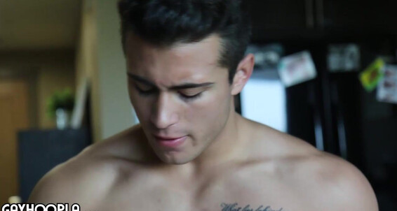 Gayhoopla Gh Handsome Hunk Taylor Shift Jerks His Cock For You