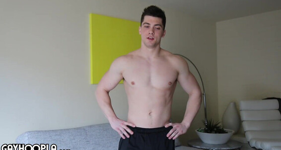 Gayhoopla Gh Wrestler Turned Bodybuilder Collin Simpson Jerks His Big Cock
